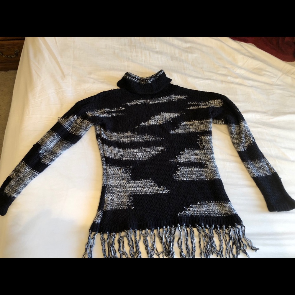 Venus fringe sweater XL